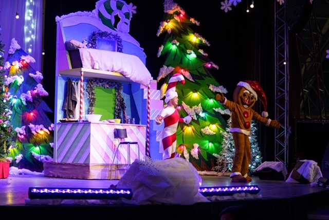 Great production photos of Travis Wood in Jolly Ginger.  <a href="/TravisWood_/">Travis Wood</a>