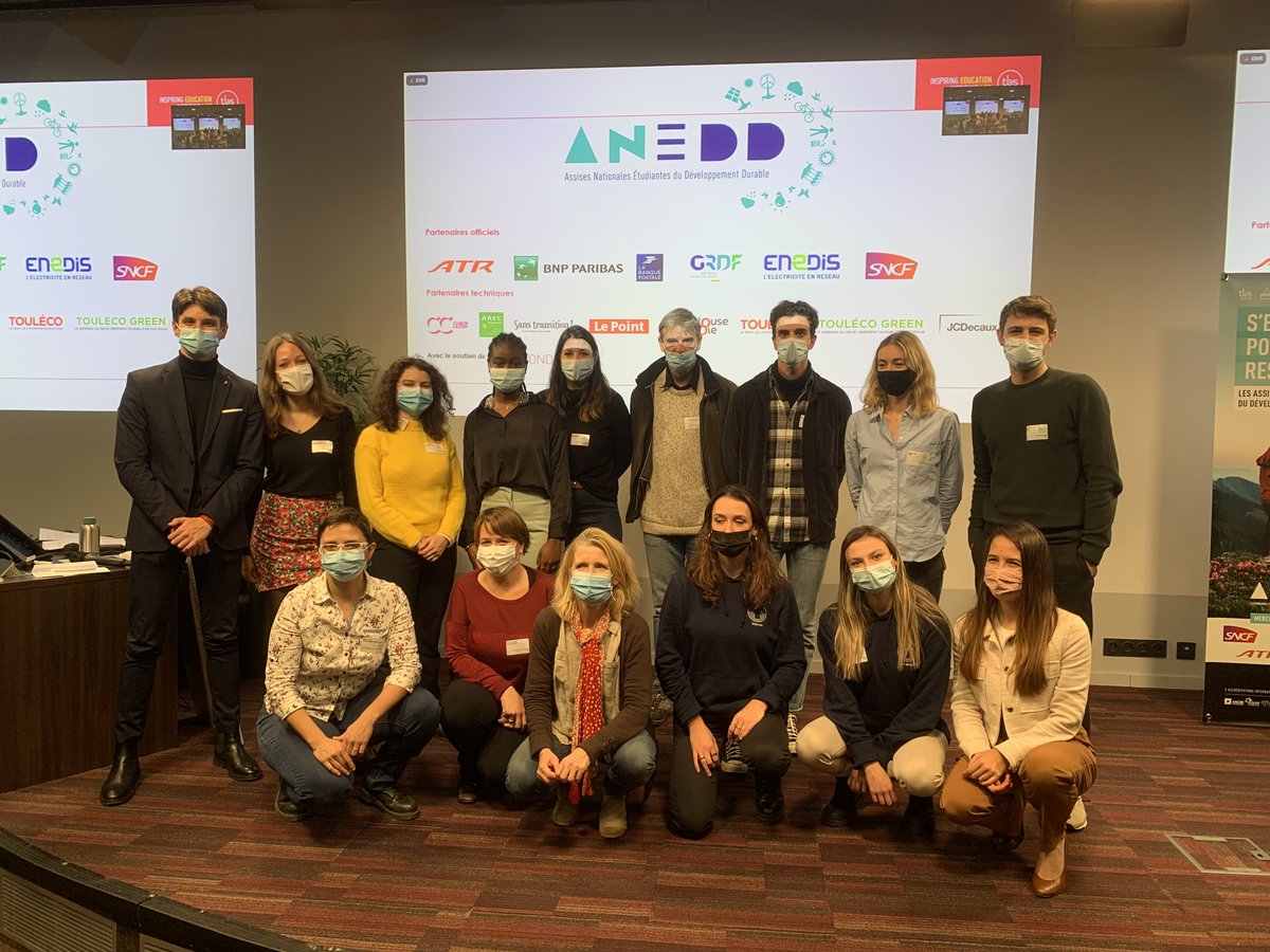 Il y a une semaine se clôturait la 16e édition des #ANEDD
Quelques chiffres :
🔹+ 750 participants
🔹20 intervenant.e.s sur 12 conférences
🔹+ 25 intervenant.e.s sur 23 ateliers
🔹21 personnes pour le pitch de 18 projets
🔹6 entreprises partenaires
 
Merci à toutes et tous !🤩