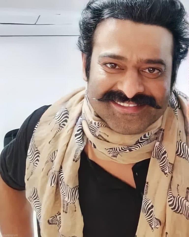 ganeshbandla's tweet photo. రాజసంతో కూడిన రాజు ప్రభాస్ రాజు ⁦@PrabhasRaju⁩ 🔥🔥🔥🔥👌 https://t.co/2l1jAOcbPa