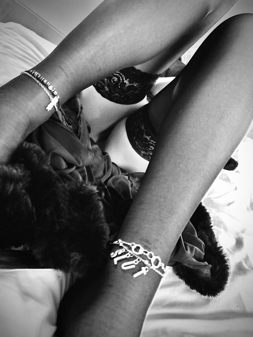 Nice and subtle anklets 😈 https://t.co/uDaLehp79E<a href="/tag/wife"class="tags"><span>#wife</span></a><a href="/tag/slut"class="tags"><span>#slut</span></a><a href="/tag/cockloving"class="tags"><span>#cockloving</span></a>