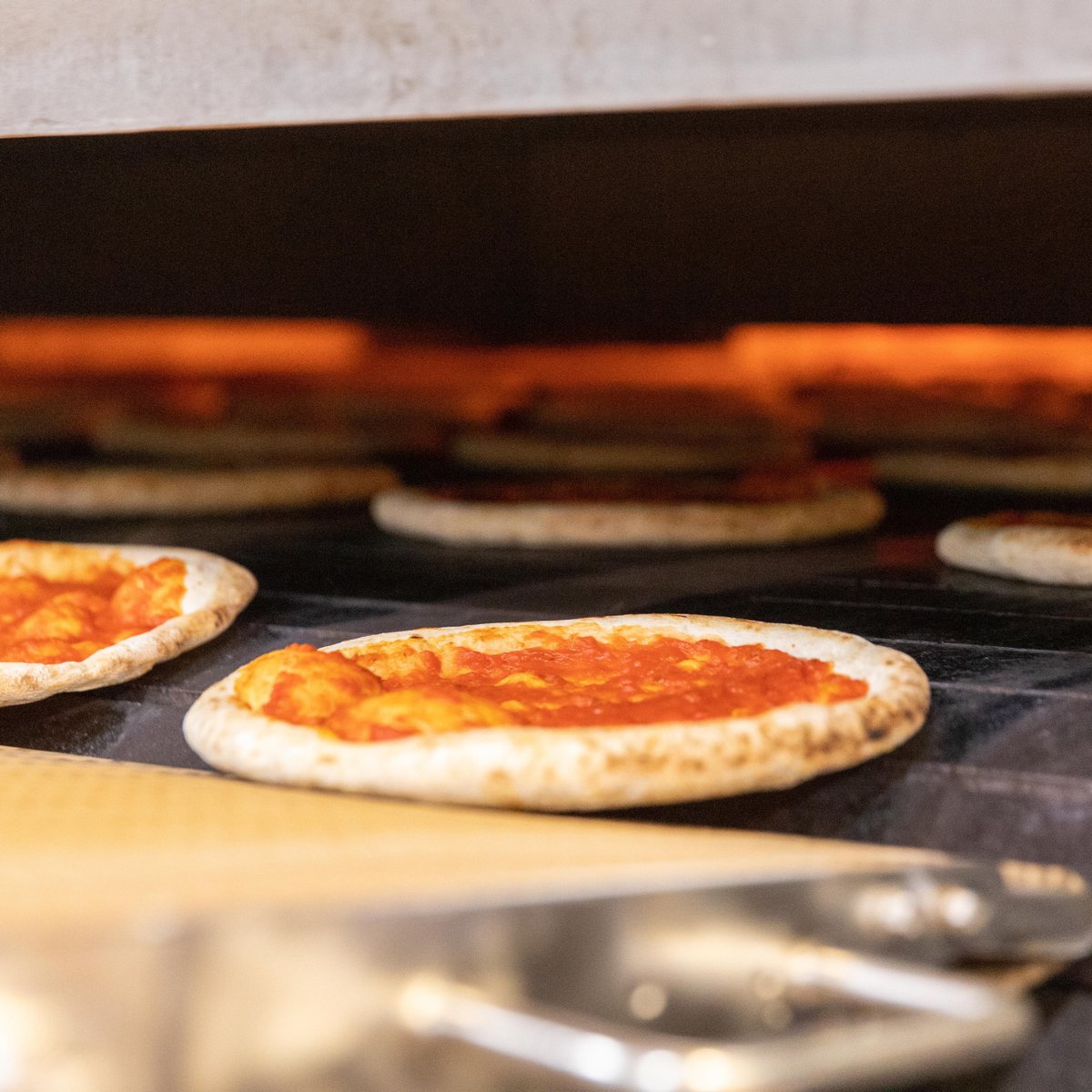 crostamollica's tweet photo. Each of our pizza bases is made from our ‘mother dough’ starter and proved for 24 hours. Each pizza is then baked in a wood-fired oven at 400ºC on lava stone from Mount Etna. That intense heat makes the crusts rise, blister and char in true pizzeria fashion. #AltogetherItalian https://t.co/33UHDvxAh5