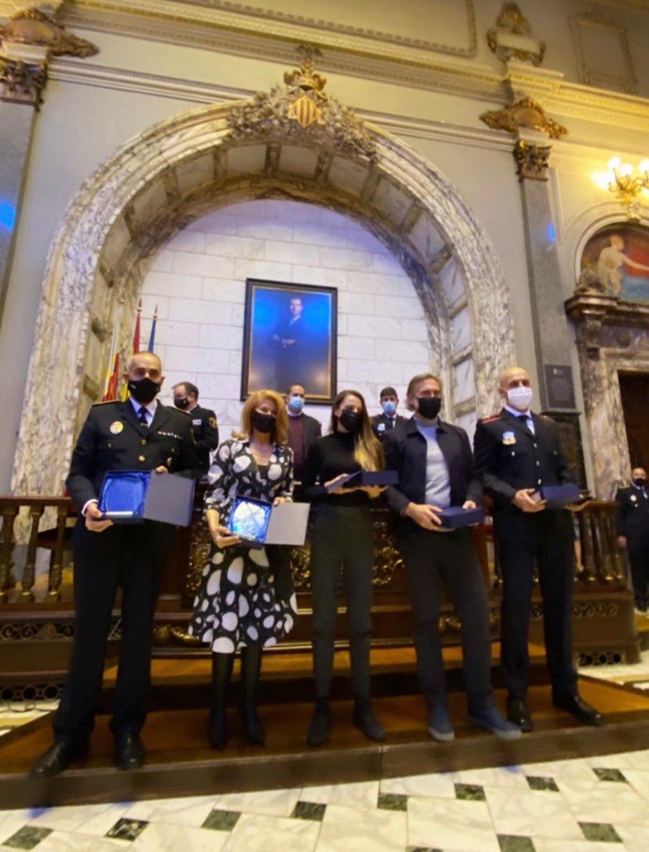 Magnífica iniciativa de la PLV. El concurso para premiar los mejores trabajos periodísticos en el tratamiento informativo del suicidio ha sido un éxito. Enhorabuena a las premiadas y premiado. Hablamos bien del suicidio para prevenirlo. #TrabajamosPorLaVida