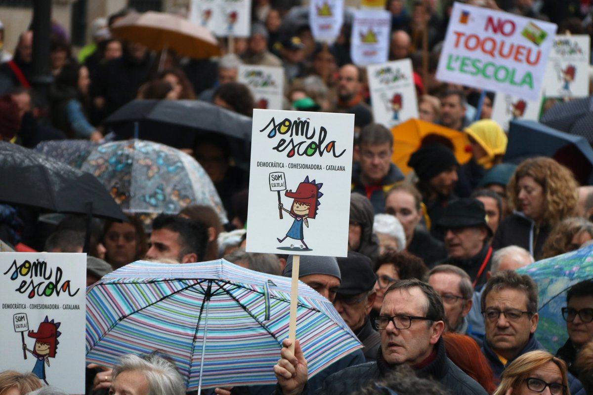 jcuixart's tweet photo. Ataquen l'escola catalana perquè ataquen la convivència. Demà ens manifestarem contra la sentència del 25% i ho farem també pels milers de mestres dels Països Catalans que dia a dia fan de l'escola un motiu d'orgull nacional i enforteixen el sentiment de pertinença col·lectiva https://t.co/VHj1M6eJxJ