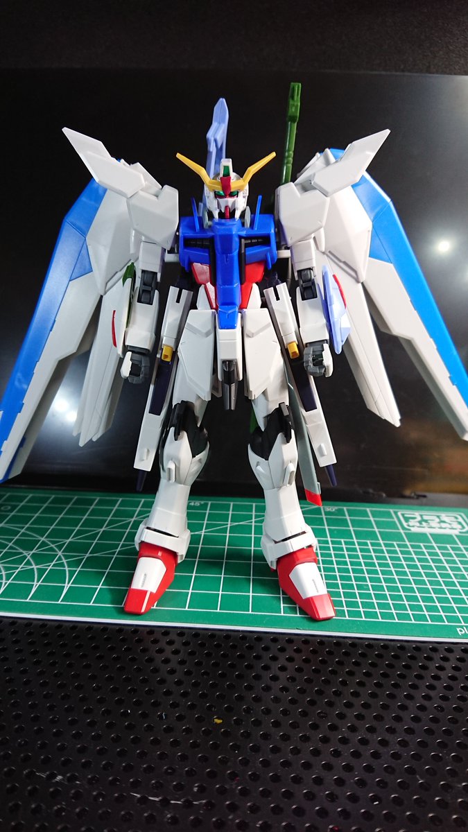 Magahitode's tweet photo. #こんプラ杯6
初参加させていただきました
フリーダムガンダムトレステラ
コンセプトはストライクフリーダムデスティニーの意匠を混ぜた自分用フリーダムです(ドラグーンは使いこなせないだろうとオミットしました)
名前の意味はイタリア語で「三星」
賑やかしにでもなれば幸いです https://t.co/Px3CtDdmGX