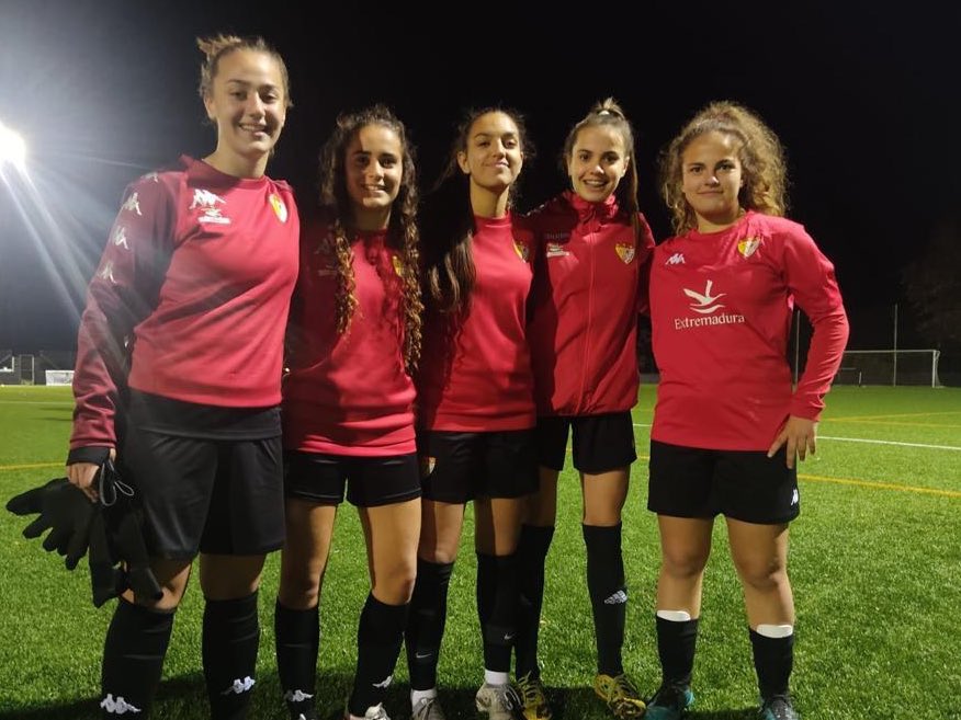🔊Las jugadoras Lucia,Alba,Raquel,María y Gema se concentran este fin de semana en Cáceres para la preparación de los Campeonatos de España de Selecciones Territoriales Sub-17
#FutFem #AúpaSanta #ElRetoDelSanta #SeleciónSub17 #Extremeña
