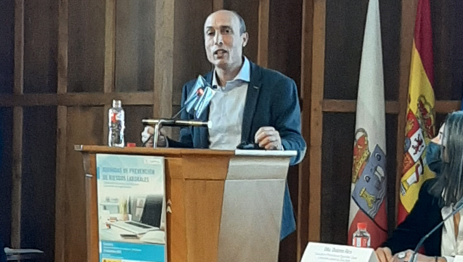 INSST_MITES_GOB's tweet photo. “Es importante integrar el #teletrabajo en el sistema de gestión de la prevención de nuestras empresas” Pablo Orofino, Subdirector técnico #INSST
#JornadasPRL #Digitalización https://t.co/SyXofpRDYN