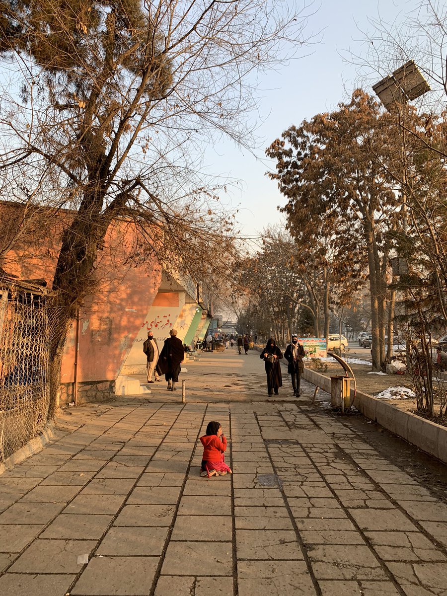 SecKermani's tweet photo. A young girl begging on the street in Kabul this afternoon 💔 https://t.co/bNZYzFGK6W