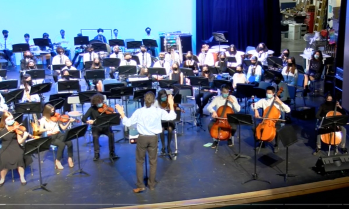 FalmouthhsM's tweet image. ICYMI our Winter Concert on Wednesday, here is a top notch view of the performance. #winterconcert #sparklejoy youtu.be/ytN9VXQR4-Y