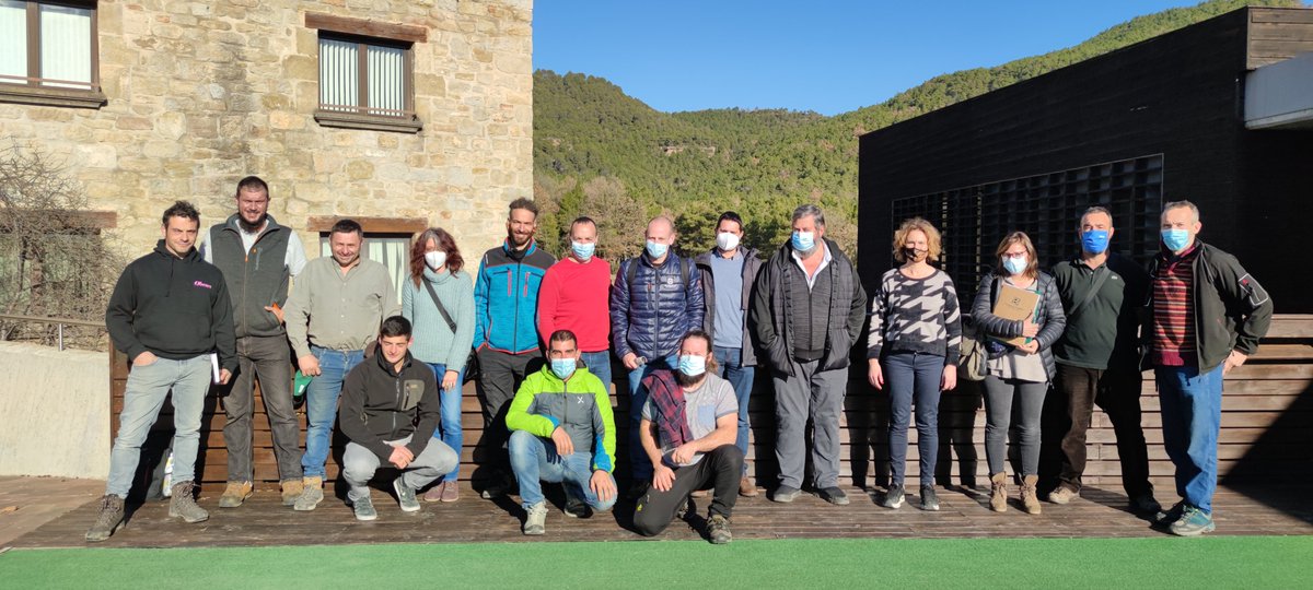 ctforestal's tweet photo. Reunió de formadors i examinadors per a l'obtenció del certificats #EFESC. Bones pràctiques i #formació, clau per al sector del treball #forestal! https://t.co/ybO2CsdFN1