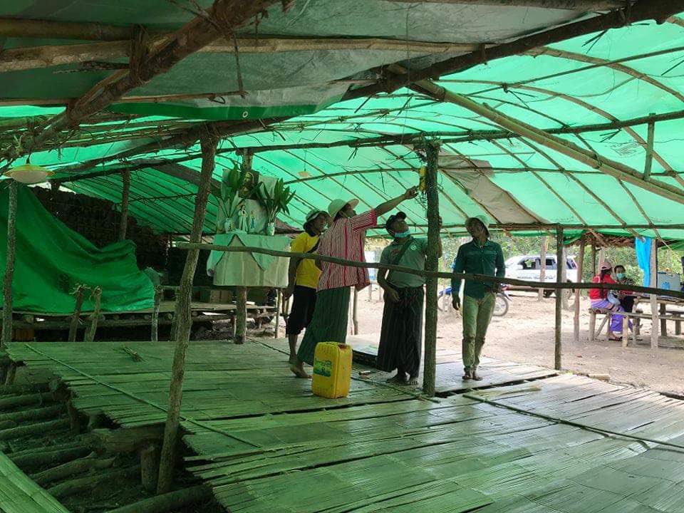 May44514091's tweet photo. About 200 refugees have died by COVID-19 at IDP camps in Shan and Kayah State.Refugees are also facing deaths from malnutrition. We urgently asks for humantarian supports . #RefugeesNeedHelp 
#Dec17Coup   
#WhatsHappeningInMyanmar https://t.co/e9LmlFm95T https://t.co/U4D5nOBLQ5