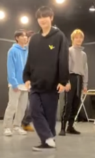 squiishyddeonu's tweet photo. When he used to dance in dance jam live, now he is performing in a music show. https://t.co/KaQ1eqXxyy