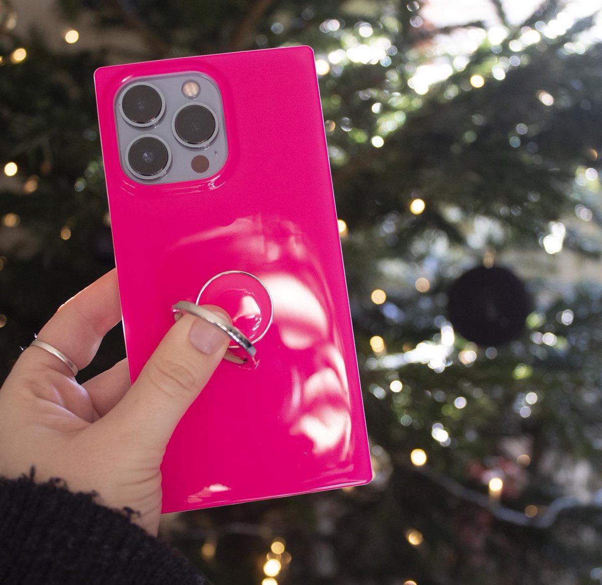 rachybop's tweet photo. Suddenly got the urge to try out a square edge iPhone case and I LOVE IT 😍💖 #flauntphonecase #squareiphonecase #neonphonecase #pinkiphone https://t.co/BGd5oUi5MS