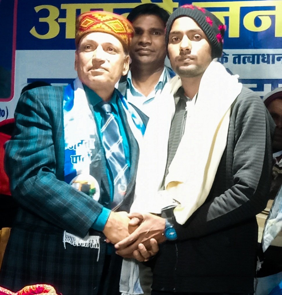 अंकुश गौतम (अजपा) (@ankushgautambms) on Twitter photo जय भीम मां. कांशीराम जी
मेरठ जिला की क्रांति धरा पर #अपनी_जनता_पार्टी के राष्ट्रीय अध्यक्ष पृथ्वीराज (पूर्व डीजीपी) जी के हाथों से सम्मान प्राप्त हुआ.....<a href="/ErDPGautam/">Er D P Gautam</a> <a href="/KusumKailash/">Kusum Choukikar</a> <a href="/DevrajKrBauddh/">Devraj Kumar Bauddh</a> @chaudharymk991 @AmarJatav00 <a href="/My_AJP/">अपनी जनता पार्टी ( A. J. P )</a> @AJPnorthindia <a href="/VaishaliGanesh4/">Vaishali Shejul</a> <a href="/Bahujan_Vichar/">बहुजन विचार 𝐁𝐚𝐡𝐮𝐣𝐚𝐧 𝐕𝐢𝐜𝐡𝐚𝐫 🌐</a> जय भीम मां. कांशीराम जी
मेरठ जिला की क्रांति धरा पर #अपनी_जनता_पार्टी के राष्ट्रीय अध्यक्ष पृथ्वीराज (पूर्व डीजीपी) जी के हाथों से सम्मान प्राप्त हुआ.....<a href="/ErDPGautam/">Er D P Gautam</a> <a href="/KusumKailash/">Kusum Choukikar</a> <a href="/DevrajKrBauddh/">Devraj Kumar Bauddh</a> @chaudharymk991 @AmarJatav00 <a href="/My_AJP/">अपनी जनता पार्टी ( A. J. P )</a> @AJPnorthindia <a href="/VaishaliGanesh4/">Vaishali Shejul</a> <a href="/Bahujan_Vichar/">बहुजन विचार 𝐁𝐚𝐡𝐮𝐣𝐚𝐧 𝐕𝐢𝐜𝐡𝐚𝐫 🌐</a>