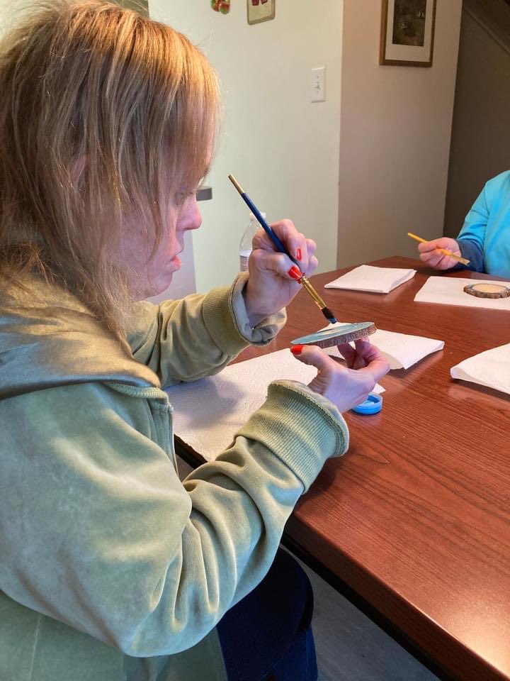 BetterOutcomeNJ's tweet photo. Santa's elves have nothing on these clients from @DevereuxNJ — look at their beautiful, handmade ornaments!! ❤️💚#FridayFun #bettertogether #optimizingoutcomestogether https://t.co/JK2psVngY4