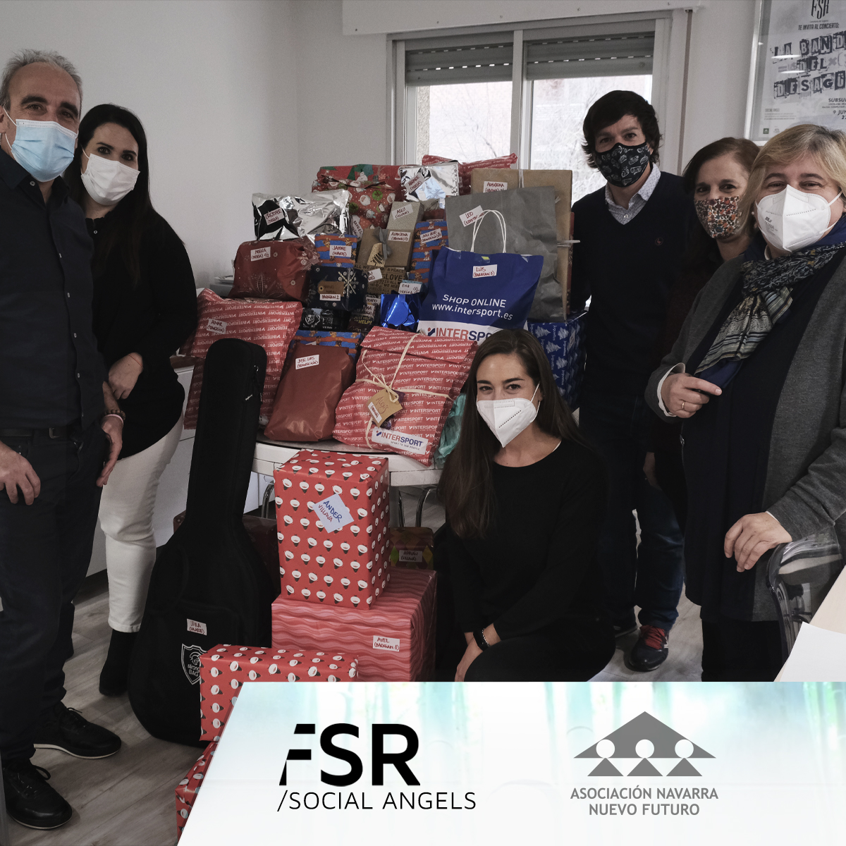 Finalmente, y por segundo año consecutivo, no habrá fiesta de entrega 😔

💝 Pero eso no impedirá que nuestros #SocialAngels entreguen sus regalos a los niños/as de <a href="/NUEVOFUTURO/">NUEVO FUTURO</a>. 

😍 Un año más, 𝗚𝗥𝗔𝗖𝗜𝗔𝗦 a todos aquellos que os seguís sumando🎄

#⃣ #FSR #Navidad2021