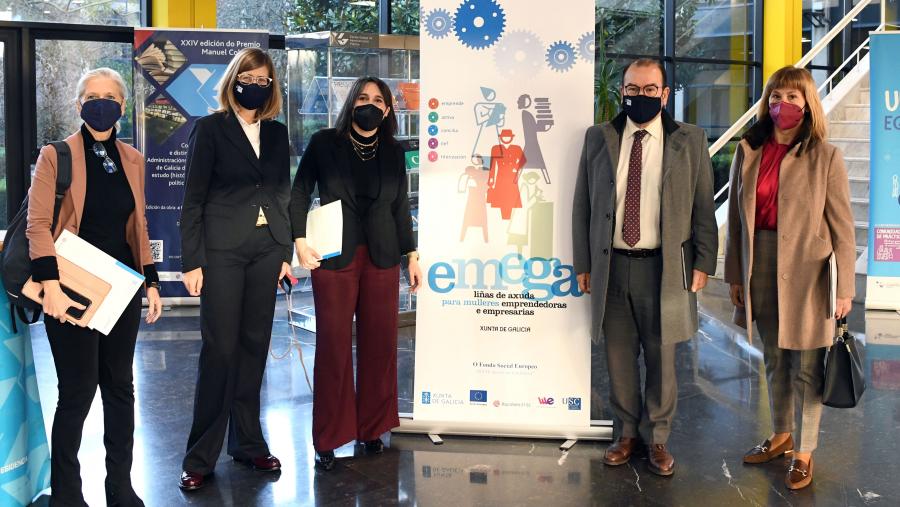 UniversidadeUSC's tweet photo. 💡Máis dunha vintena de emprendedoras presentan as iniciativas coas que crean tecido empresarial galego na feira #Emega
⚙️A feira expositiva serve de peche a unha semana de formación en emprendemento para mulleres que queren dar pulo aos seus proxectos
🗞️https://t.co/6OGn0oN1hR https://t.co/ANOKlRDikl