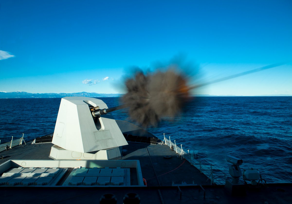 ComMatEnIT's tweet photo. De luchtverdedigings- en commandofregatten van de Zeven Provinciënklasse van de @kon_marine krijgen nieuwe 127 millimeter kanons. Vandaag tekenden we met Dienst Materiële Instandhouding de contracten. 🖊️Binnenkort start het werk aan de https://t.co/M28kDl4rvy. Evertsen. 🔧 https://t.co/mEs7AAPyhv