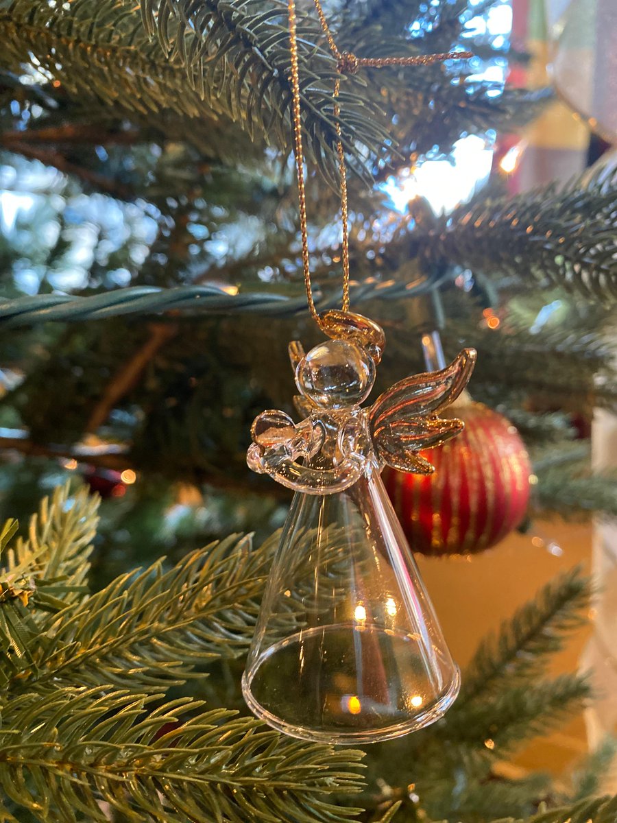 Oaks_NPWoods's tweet photo. Thank you to Compassus Hospice for putting on a beautiful Holiday memorial service here at The Oaks. It was a special evening of remembrance for those who have gone before us. #TrilogyLiving #TrilogyWay https://t.co/FvK28xJozc