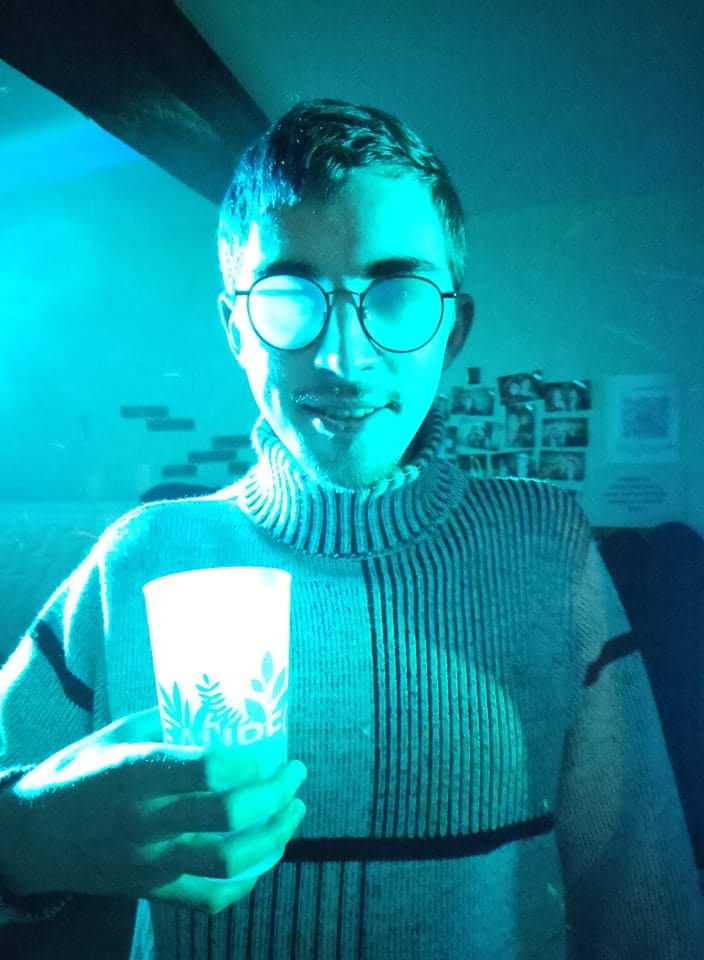 David_Bobowie's tweet photo. ⚠️ ⚠️ Attention j'ai croisé cet individu au what's à Caen faites attention à vos verres https://t.co/et2YjuxCmx