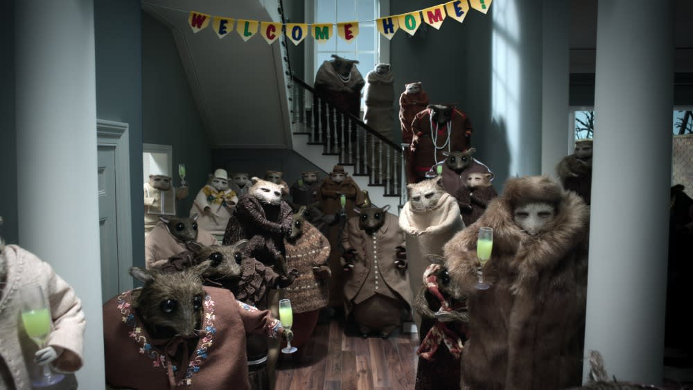 levmauc's tweet photo. ¡ATENTOS A ESTO! Netflix estrenará THE HOUSE el 14 de Enero. Tres pequeñas historias con toques fantásticos, misterio y de terror en stop motion sobre una casa a lo largo de varias épocas donde una familia pobre, un promotor inmobiliario y una casera hastiada están conectados. https://t.co/BMk7MvW99h