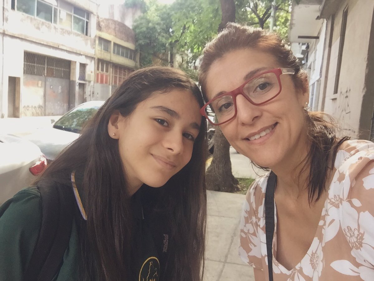 LuliWalls's tweet image. Lo mejor de mi semana (más aún, de mi #2021) mi preciosa #hijade11 pasó a #7mo grado 💕
Me explota el ❤️ de orgullo😁😁😁