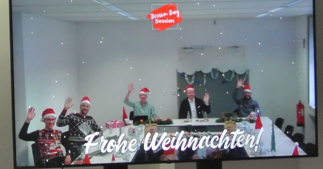 Materna_SE's tweet photo. Über 200 Kolleg:innen waren bei unserer heutigen #BrownBagSession zum Thema #Journey2Cloud virtuell dabei.
Vielen Dank an alle Referent:innen und Teilnehmer:innen für diese tolle Session. Wir freuen uns auf die Fortsetzungen in 2022!
#Wissenstransfer #Cloud #TeamMaterna https://t.co/1Ob8D1mmq2