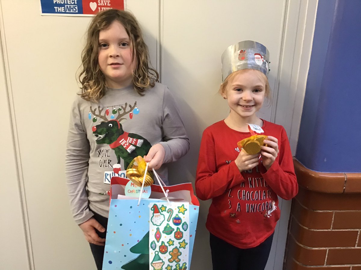 MrsRoose1's tweet photo. @YsgolEmmanuel @MrsRoose1 Well done to Daniel on winning the christmas card Competition and Alexa on winning 4HJ candy cane competition👏👏👏👏👏👏👏👏Very proud of you Both 😁 https://t.co/YvzPTOcBN9