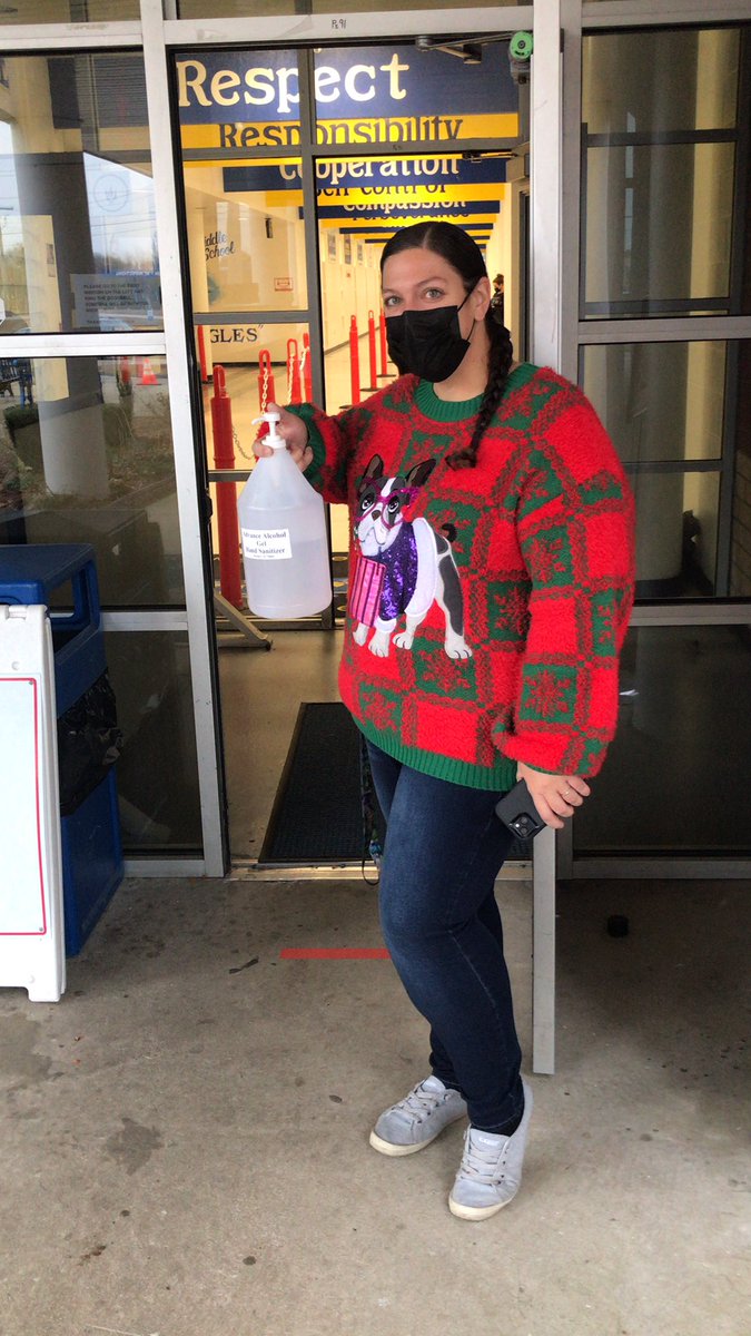 EHMSEagles's tweet photo. @ms_santamour and our AD, Jewel Jones greeting kids today with sunshine and happiness! https://t.co/5mv5RIcDNE