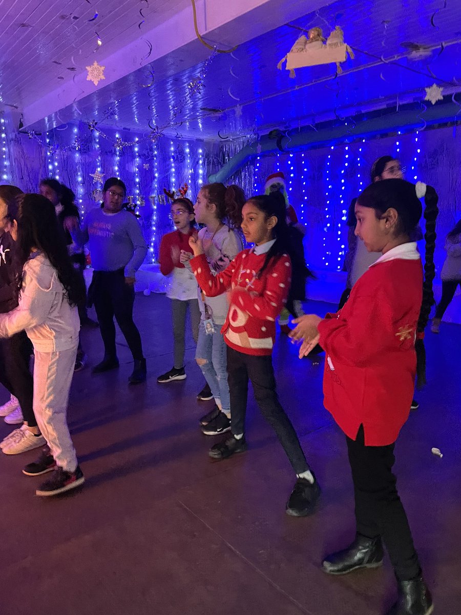 MIbrox's tweet photo. So much fun! #IbroxChristmas โ๏ธ https://t.co/xON7iXSHLc