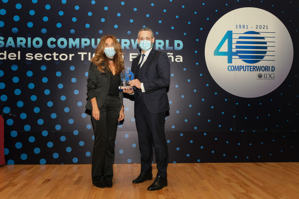 ferrovial's tweet photo. Our CIIO, @dimitrisbm, has received the #Computerworld40 award on behalf of the company in recognition of Ferrovial's commitment to digitalizing the sector.
Thanks to @ComputerworldES and congratulations to the whole team! 👏 https://t.co/XvbkHNYiDW