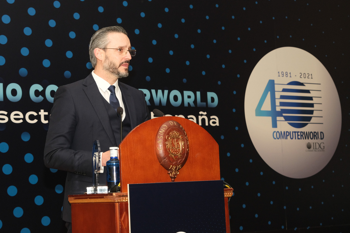 ferrovial's tweet photo. Our CIIO, @dimitrisbm, has received the #Computerworld40 award on behalf of the company in recognition of Ferrovial's commitment to digitalizing the sector.
Thanks to @ComputerworldES and congratulations to the whole team! 👏 https://t.co/XvbkHNYiDW