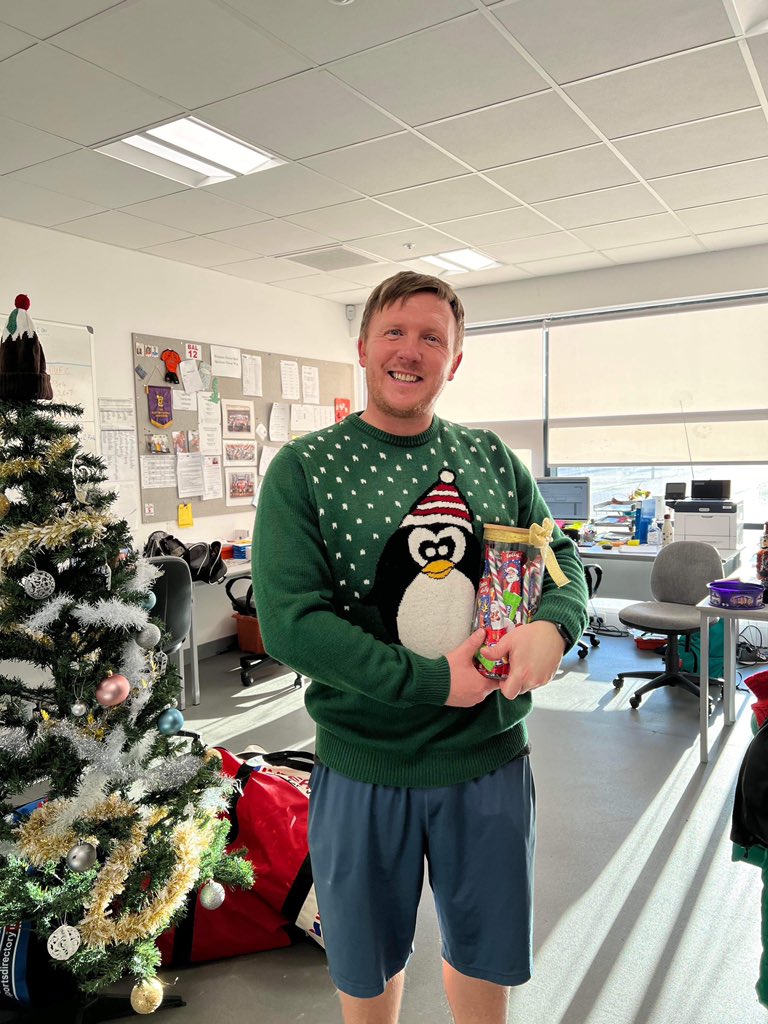 Congratulations to the ‘Guess how many sweets are in the jar competition.Enjoy your sweets Mr Jenkins and thank you to all that participated! Merry Christmas.🎅