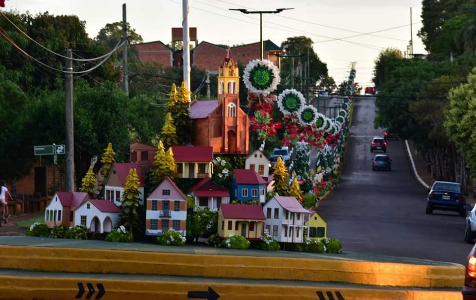 CuchuflitaM9's tweet photo. Capioví se vive la navidad a flor de piel.
Misiones se viste de Navidad!!
#Capiovi
#Misiones
#ELYBETH🎄🎄🎅 https://t.co/rAPPBFWUZg
