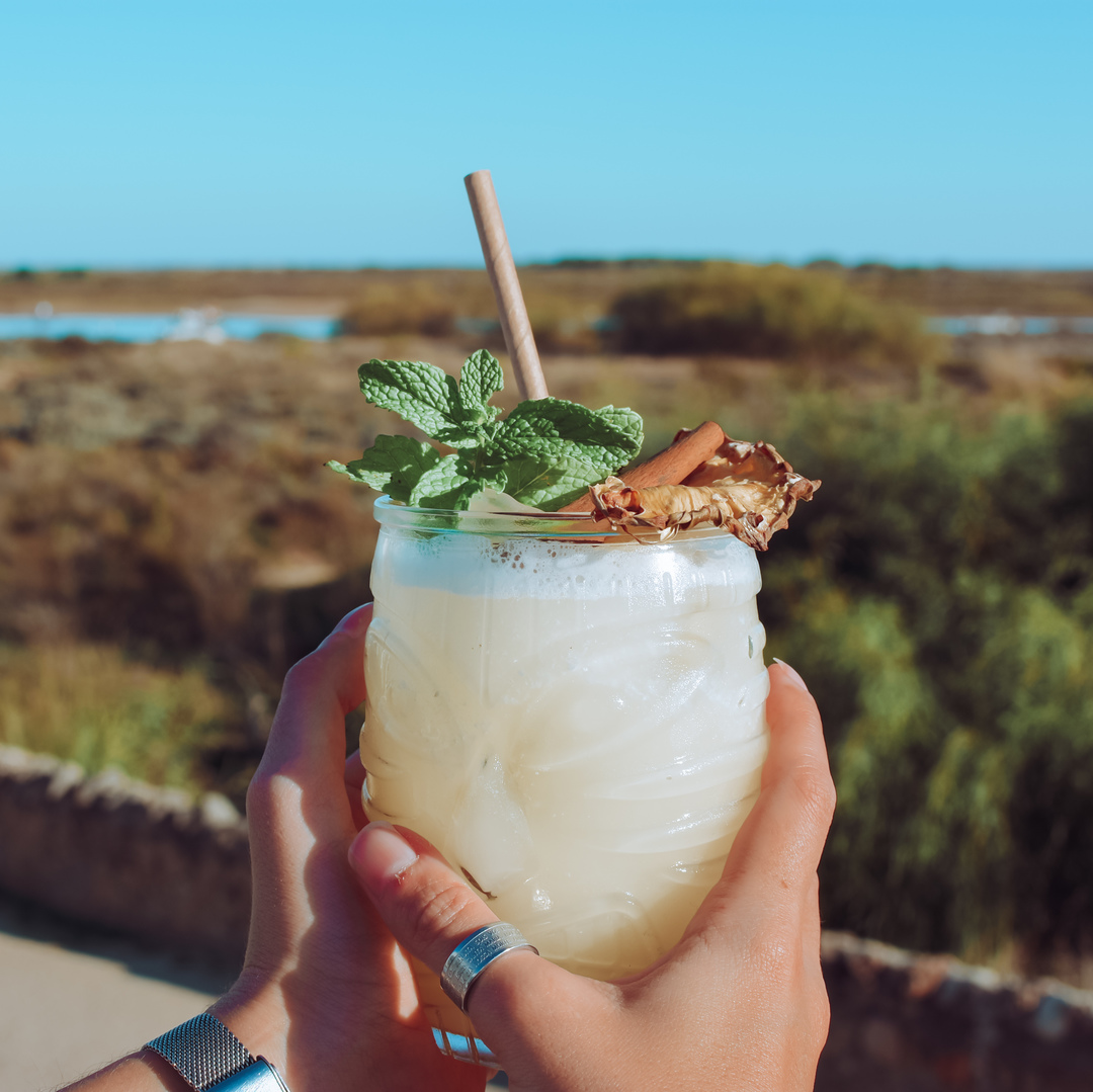 goldencabanas's tweet photo. Mô, era para ser um cocktail de inverno, mas no Algarve há sempre sol! #Algarvio #Cocktails #Portugal #StayGoldenClub https://t.co/gQmSzkFcF0