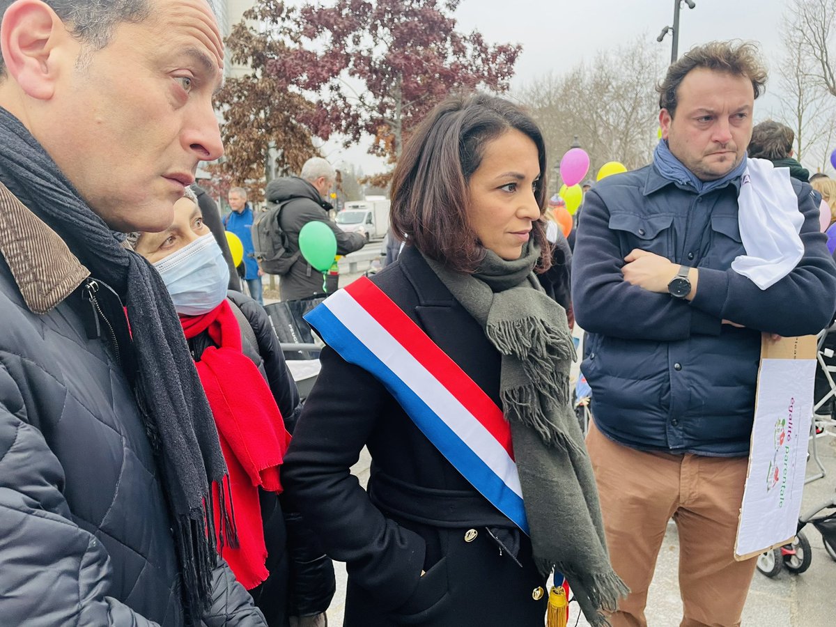 ZITOUNISouad3's tweet photo. Ce matin, avec @DeputeCausse et @christophearend, j’étais aux côtés de la @MarcheDesPeres à la Bastille pour renouveler mon soutien à leur combat pour plus d’égalité parentale. https://t.co/z7Ldk0l2om
