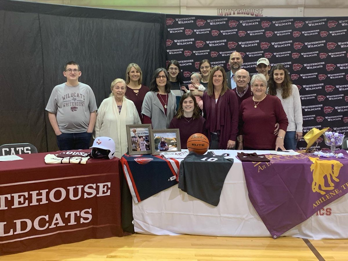 Attention Lady Cat fans: introducing the newest addition to our family, Susanna Moran! <a href="/susiemoran18/">susie moran</a> is a 6’0 forward from Whitehouse, TX. She is a great addition to our program both on and off the court! #BeOzarks