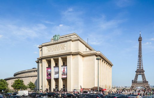 PLungheretti's tweet photo. ⚡️Après 6 ans à la tête de la merveilleuse @CiteBd, je rejoins en janvier #RachidOuramdane directeur de @TheatreChaillot comme directeur délégué pour soutenir un projet fondé sur la diversité et le partage. Merci aux équipes et partenaires de la #CiteBD pour ces années intenses🙏 https://t.co/UTZL4Yop2x