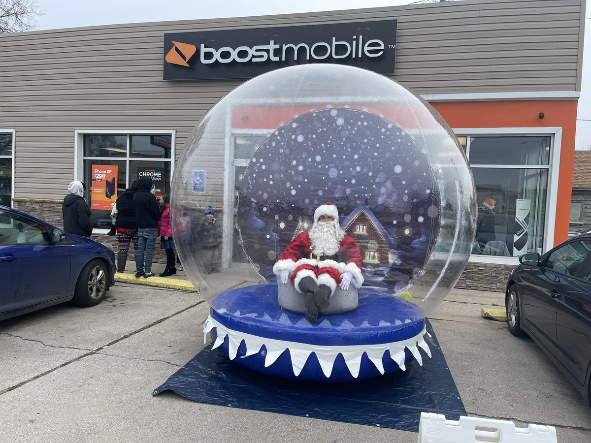 Two more Santa events today.  We will be at 1483 Washtenaw ave. Ypsilanti from 12 to 2!  And a second one from 5-7 at 1000 Lansing ave Jackson, MI.  Bring the kids get some gifts and check out our hot deals.