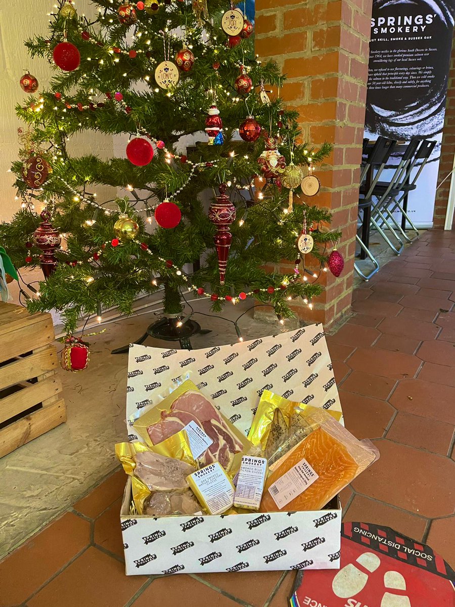 SpringsSmokery's tweet photo. A mouth watering festive hamper made up in store today by the wonderful Jane &amp; Chantel! 😍

Swing by the shop to create your very own! We're open until midday on Christmas Eve! https://t.co/uaLrnkclzw