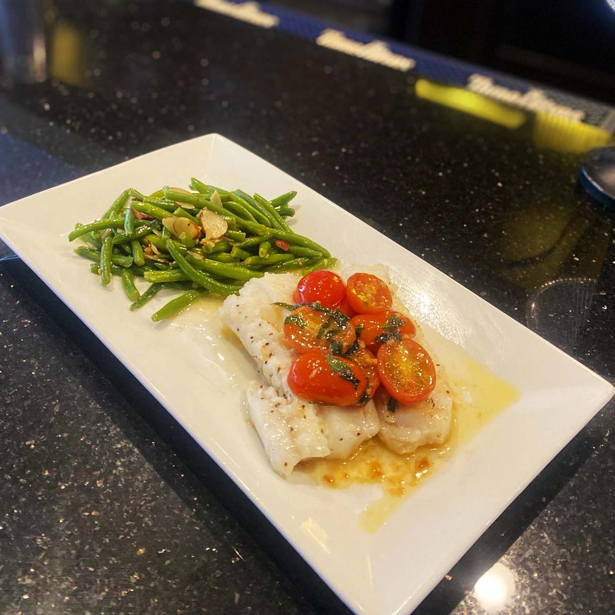 PicksAtPLX's tweet photo. Today's Table 530 Feature 🐟
Pan seared Atlantic cod with a tomato basil white wine butter sauce! https://t.co/ud6XhJZfm2