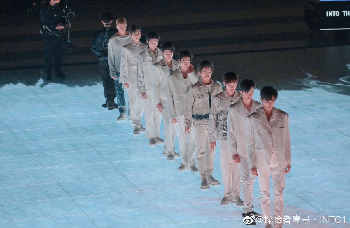 รูปนี้การยื่น  เท้า​ ไหล่​ คือเป๊ะเวอร์​ 👏👏👏