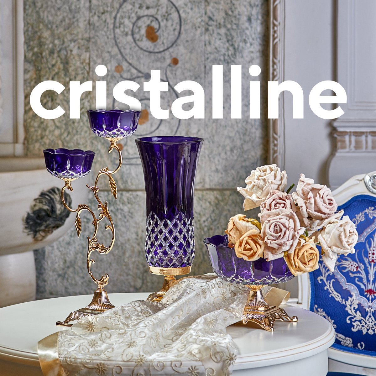 Lacivertin en göz alıcı tonuyla tasarlanmış Cristalline, evinizin en değerli köşesine layık.

#eviniyihali #decorium #yaşam #life #gild #handmade