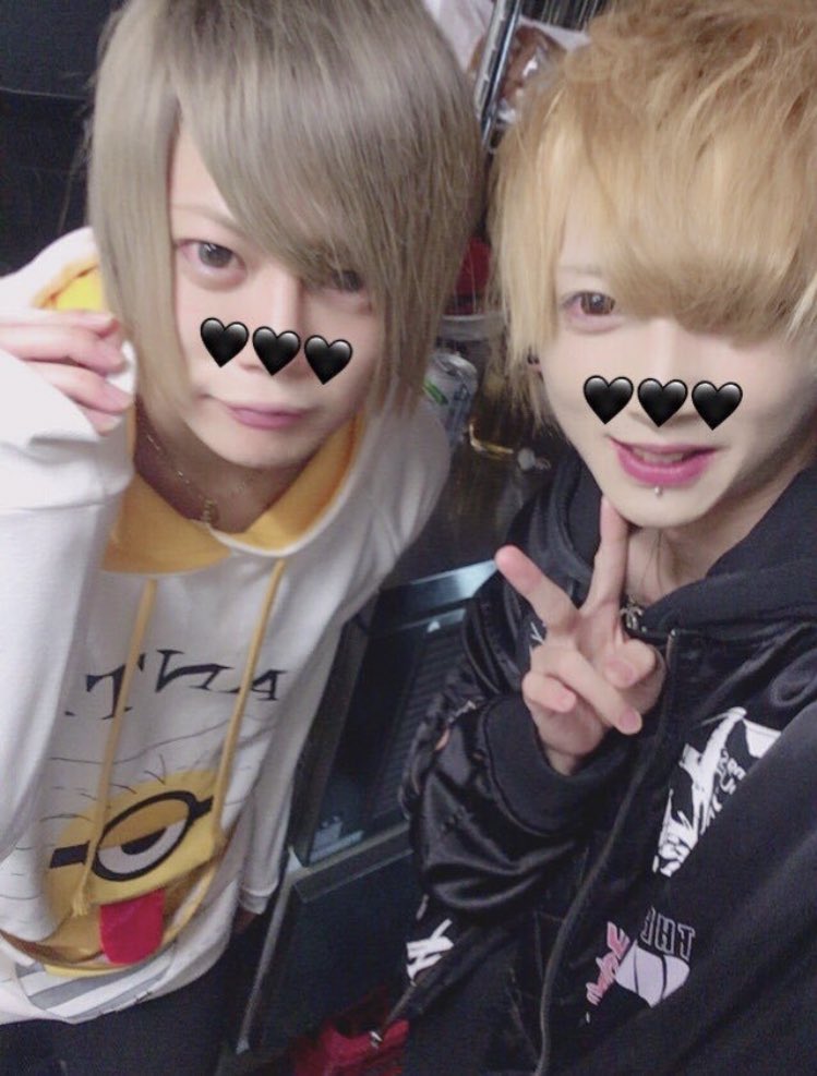 xoHquruox's tweet photo. 今年も終わると言うことで。

ホスト始めたのが2017年の10月
5年と少し目。

甘えたり迷惑をかけたり月に7回くらい辞めたいと喚いたり大変でした
そりゃもうめちゃくちゃ。

大人になり責任感も2センチくらい出てきたんで、指名待ってます🙁🙁

皆様昔はごめんね。笑

@hiiragi0920 https://t.co/k8Rc0asHye