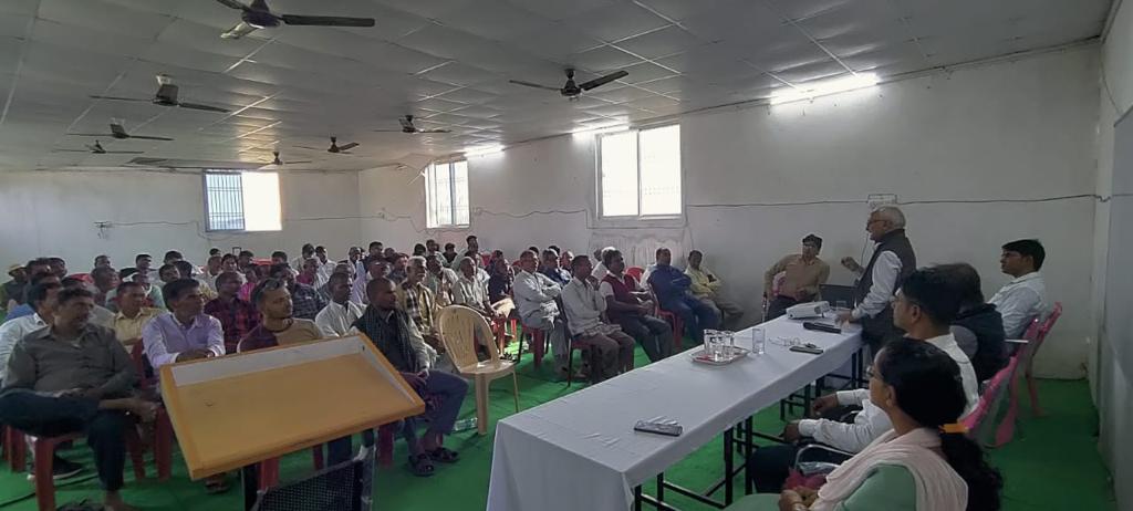 scopebihar's tweet photo. Recently, we hosted an #Exposurevisit of farmers. There were around 80 farmers from ATMA, Nalanda. We are obliged to @Agribih for giving us an opportunity. DThere were deliberations on Potential of Animal Husbandry and Fisheries in Bihar and its importance along side #agriculture https://t.co/hhEIRhKPAR