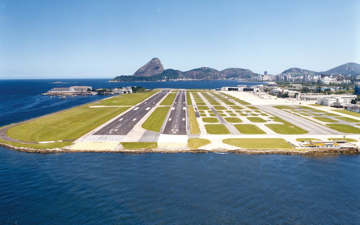 mporoficial's tweet photo. @ANTT_oficial @DNIToficial @govbr @MInfraestrutura Pelos céus também #NasceONovoBrasi, @ANTT_oficial! ✈️ Depois da concessão de 22 aeroportos na #InfraWeek, estamos trabalhando no leilão na 7ª rodada, em que serão concedidos os aeroportos de Congonhas/SP e Santos Dumont/RJ, contratando R$ 8,8 bilhões em investimentos privados. https://t.co/THmP2FkZRP
