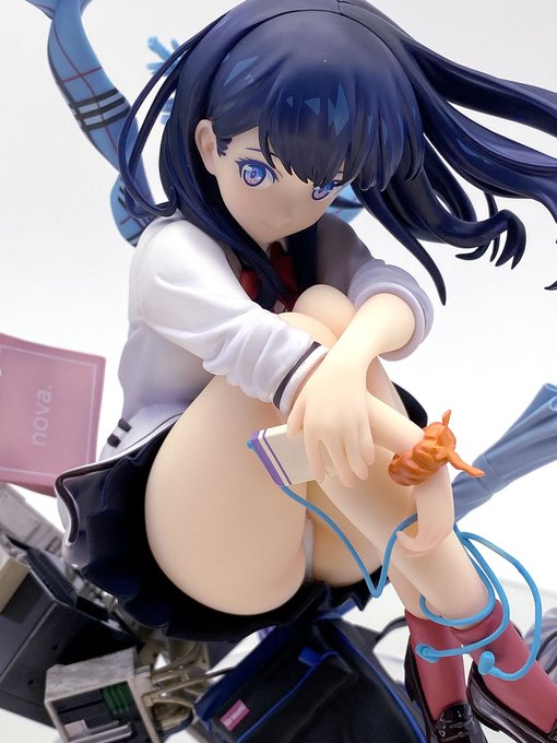 グッスマさんのアイテム散りばめ系のフィギュアは
とにかく、発売までの時間が長いですね～。
しかしその分クオリティ管理がしっかり出来ているので
安心して予約注文出来るというものです。 