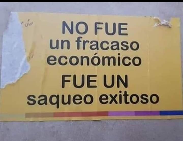 Marcela111959's tweet photo. @rlopezmurphy Dónde estabas cuándo nos endeudaban por 44MM de dólares? No te ofendió el patoterismo de tomar deuda sin pasar por el Congreso y fugarla?
Cuánto te pagan por vender el país? 
#OposicionCipaya 😡 https://t.co/zXr8jnxcvb