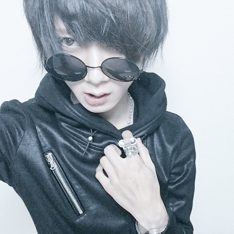 xoHquruox's tweet photo. ちなみに最近はやってるキノコみたいな頭なんだっけ、まっちぇ？まっしょ？
は、6年前にしてました。
それを経てウケの悪い襟足を貫きます🤫🤫

#マッシュ #キンプる https://t.co/CoVtP6HB4i