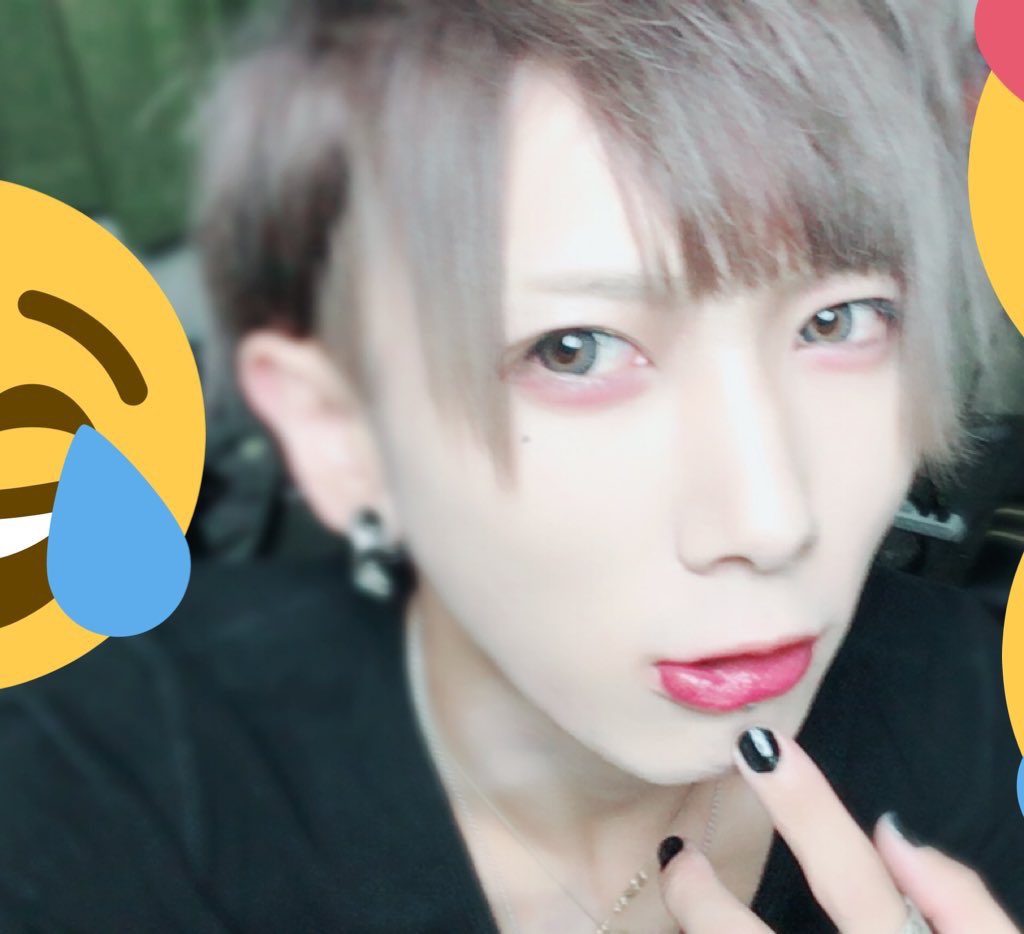 xoHquruox's tweet photo. ちなみに最近はやってるキノコみたいな頭なんだっけ、まっちぇ？まっしょ？
は、6年前にしてました。
それを経てウケの悪い襟足を貫きます🤫🤫

#マッシュ #キンプる https://t.co/CoVtP6HB4i