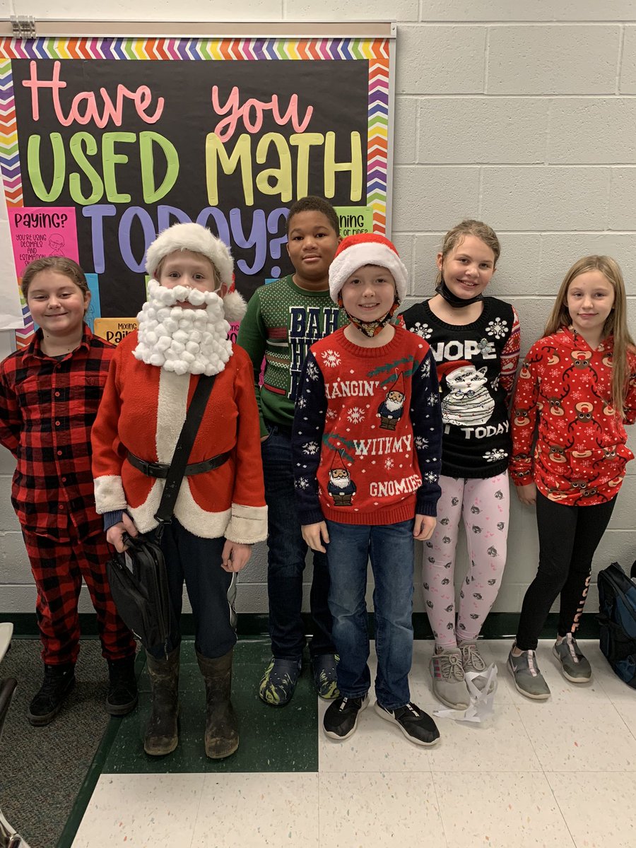 Holiday spirit is in full effect today for room 122! 🎄❤️